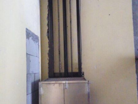 升降傳(chuan)菜電梯